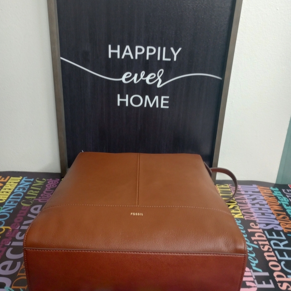 Fabulous Fossil Convertible Shoulder Bag!. - Picture 6 of 10